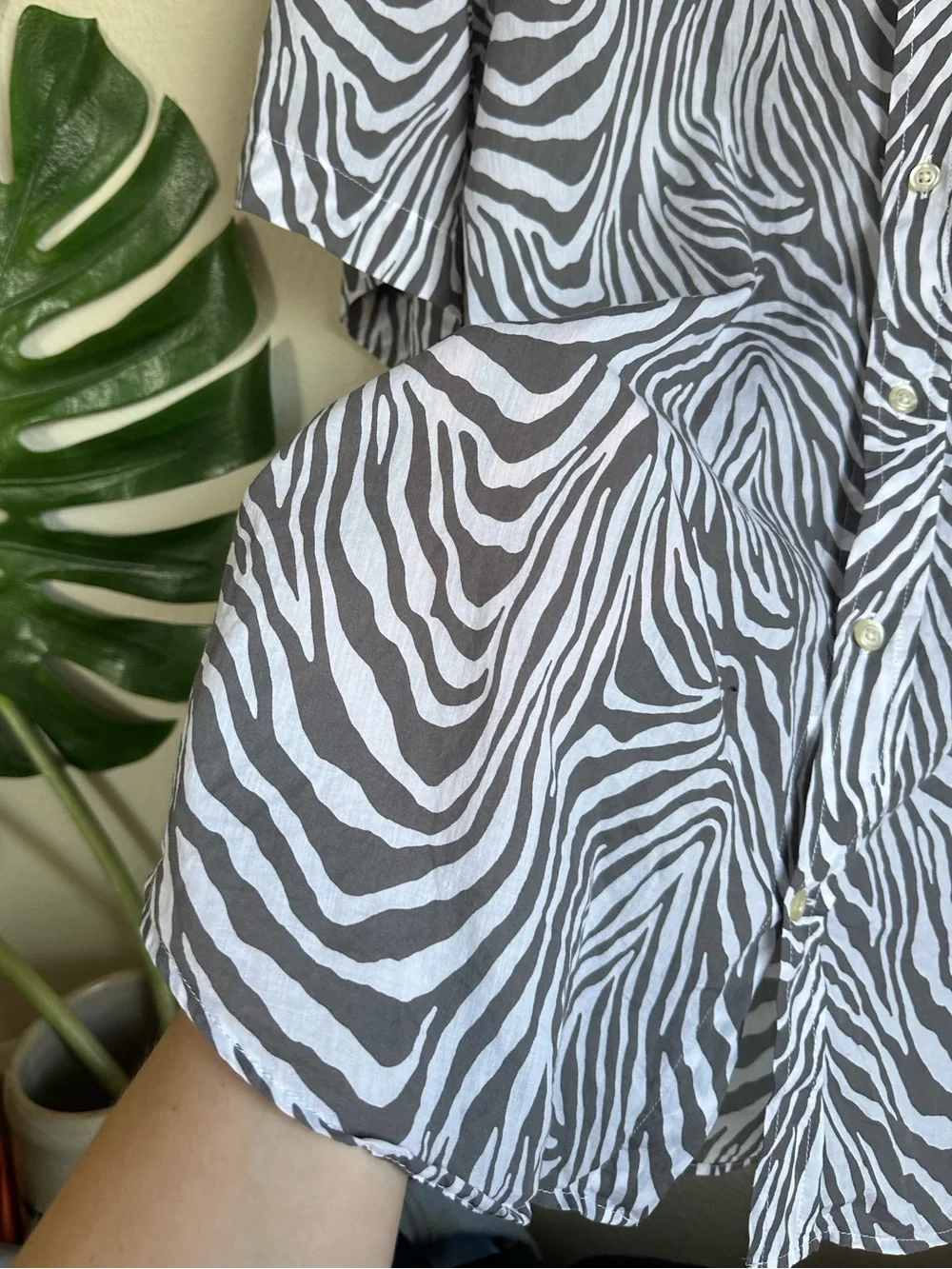 Banana Republic Men’s Cotton Zebra Print Short Sleeve Button Down Shirt